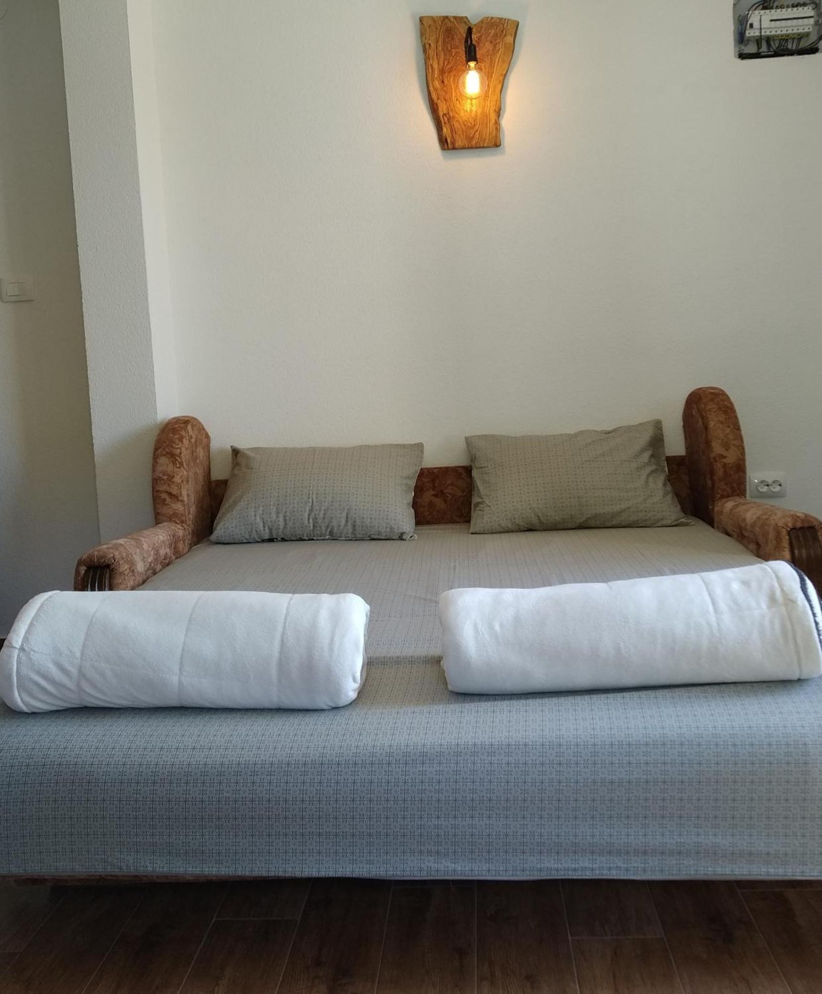 Rustic Stone House Villa Bar Phòng bức ảnh